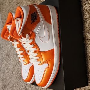 Nike Air Jordan 1 Mid SE Electric Orange